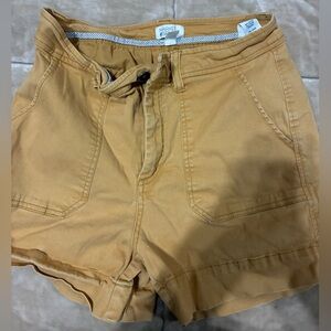 Market & Spruce Mustard Tan Shorts